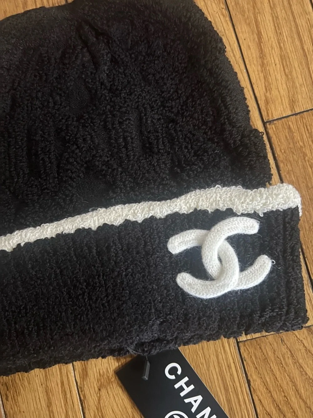 Chanel Black and white knitted Beanie - Picture 4 of 5